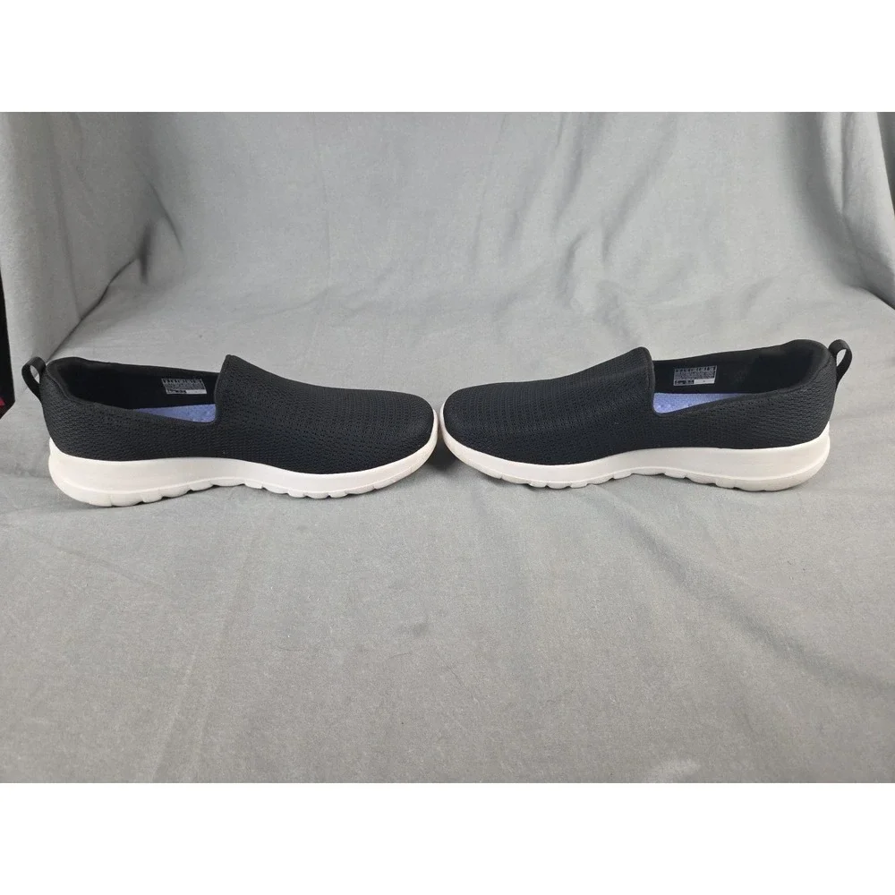 Skechers go walk